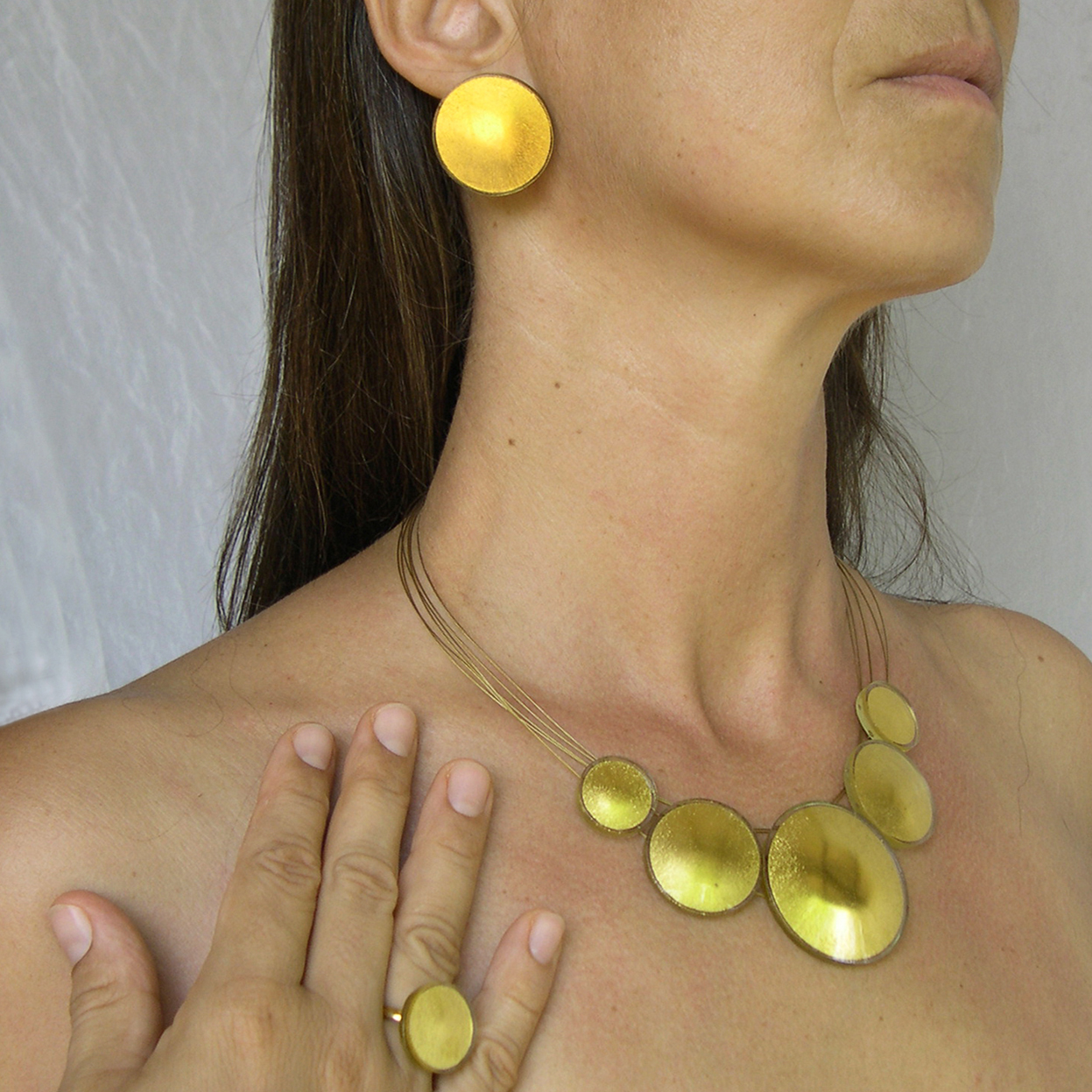 Sun necklace (SN5), made of five suns in 2, 3 and 4 cm, 45 cm circumference, which can get prolonged on request.