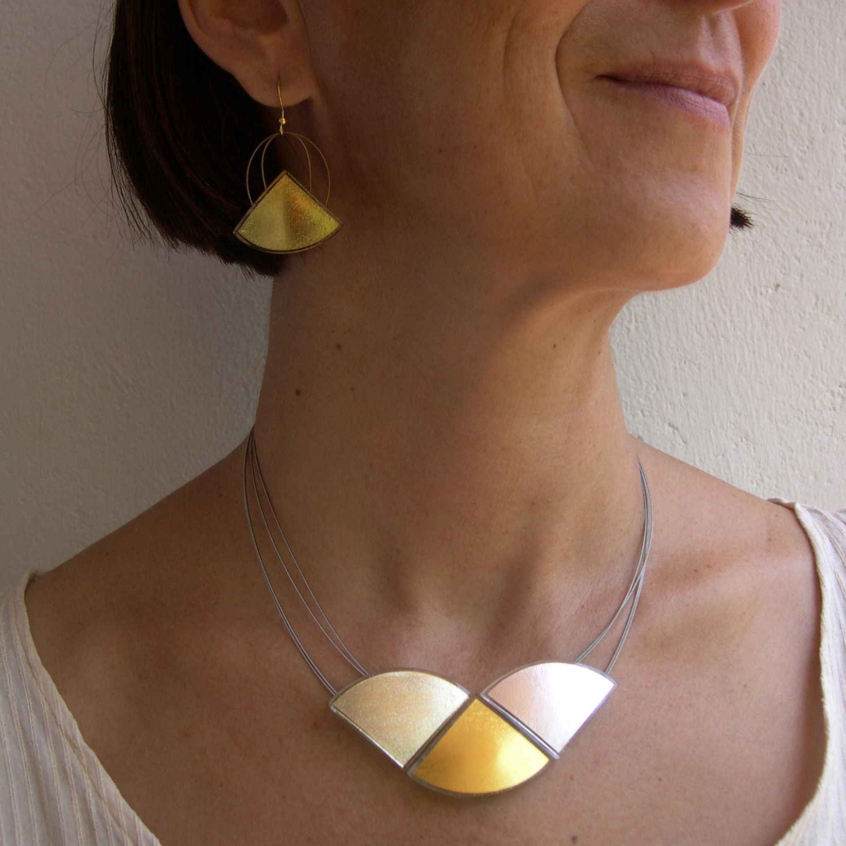 Elegant triple colour Quarter Circle necklace (QN3y) showing with hanging earrings in 2 cm (D2EH). It is made of gold-in-glass, silver and yellow glass on silver-in-glass.