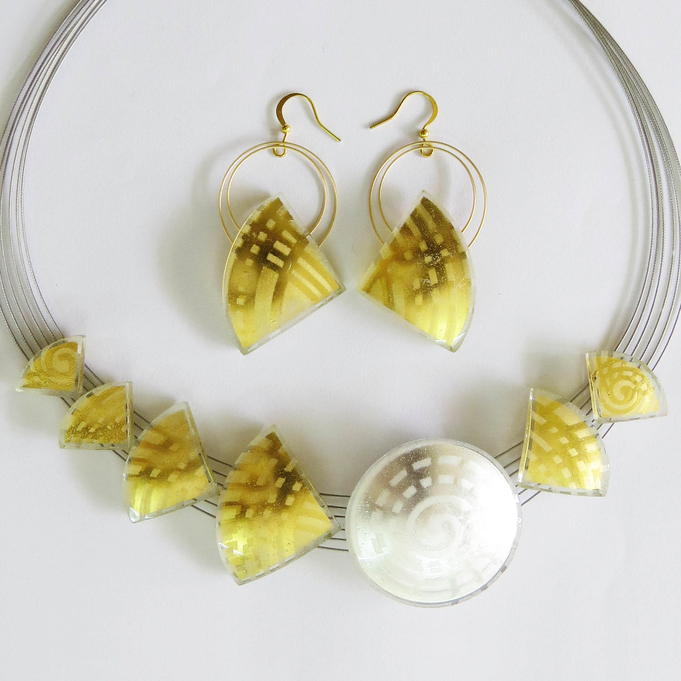 Elegant Quarter Circle set (QSN7m), sandblasted single piece with earrings in 3 cm. Our silver-in-glass pieces will never tarnish, as the precious metal is encased forever safely inside of the glass vacuum.