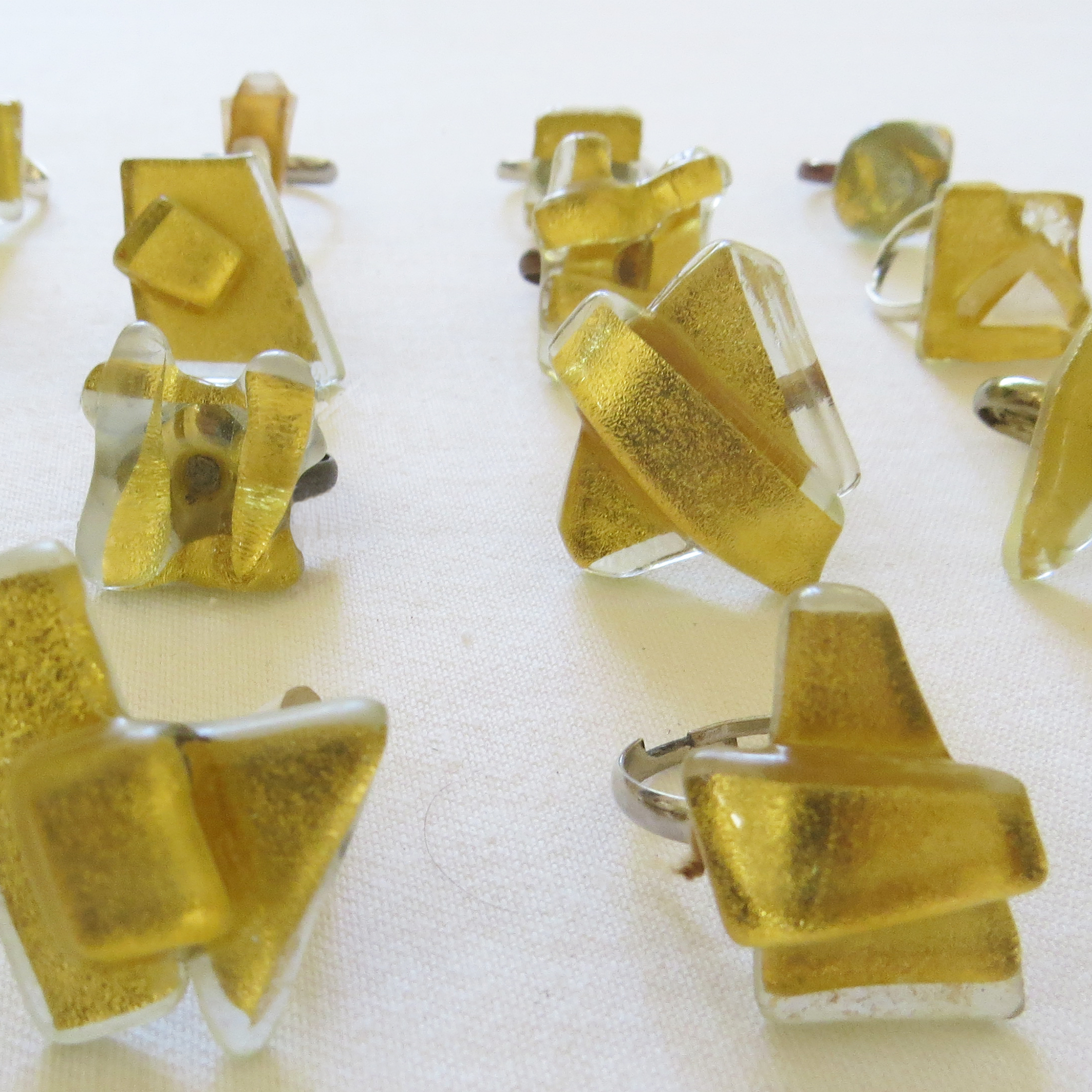 Various Gold Creation rings, single pieces (KR). You can see many different designs in our workshop.