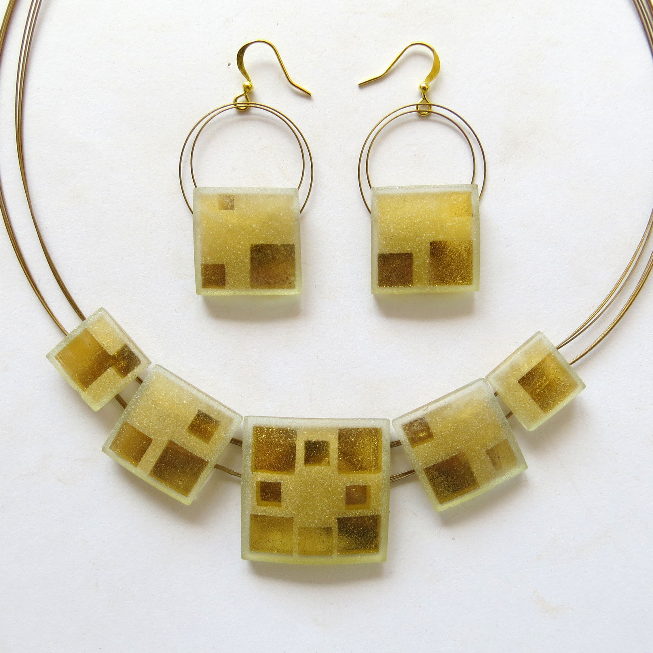 Square necklace (RN5m) and earrings (R2EHm), single pieceWe can offer a nice choice of different single piece models in our workshop.