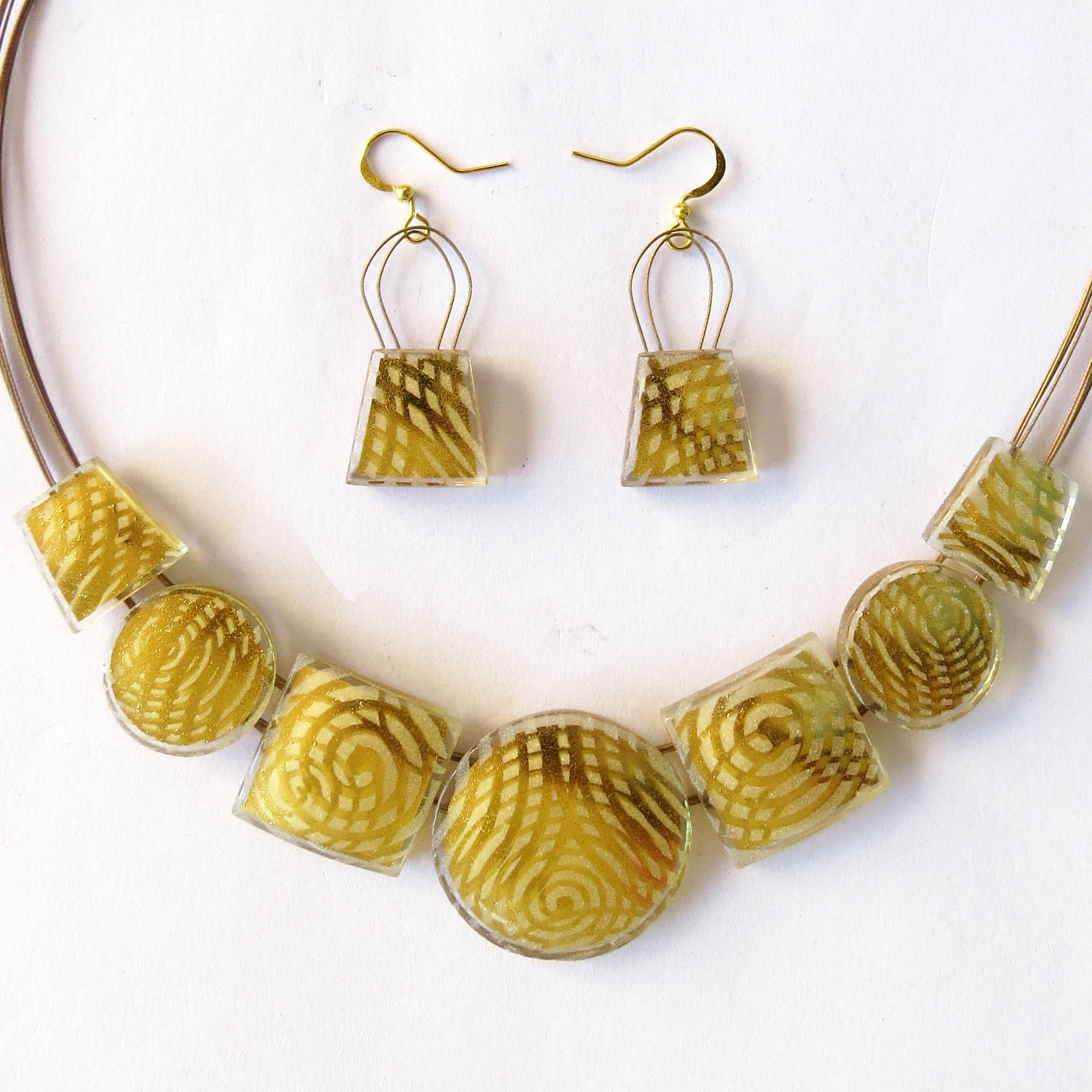 Elegant combined set (ZRSN7m), sandblasted single piece coming with 1.5 cm earrings.