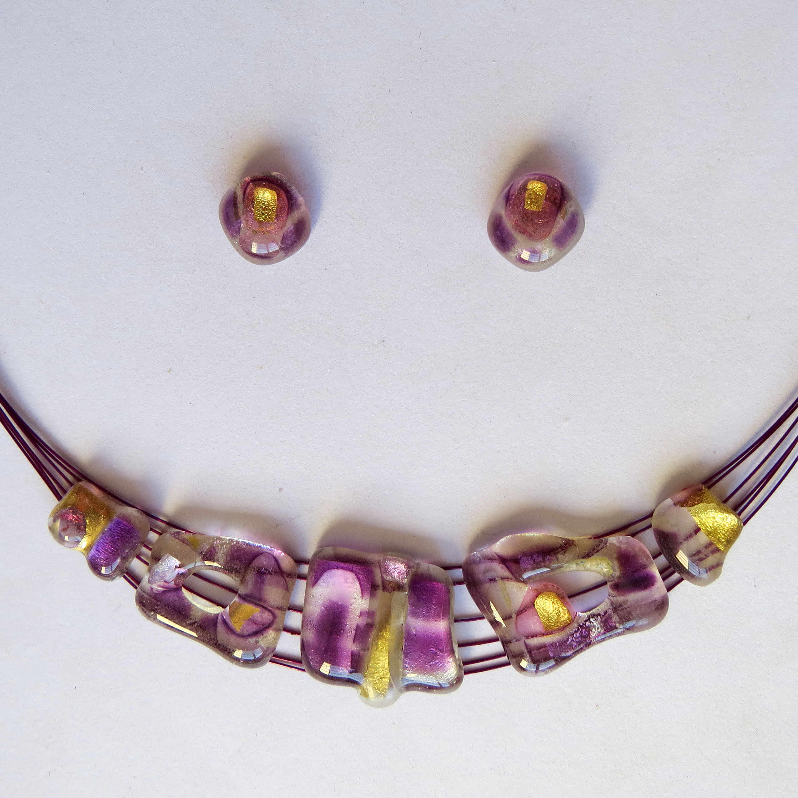 Violet Creation set (PS4Vsi g), single piece with stud earrings.