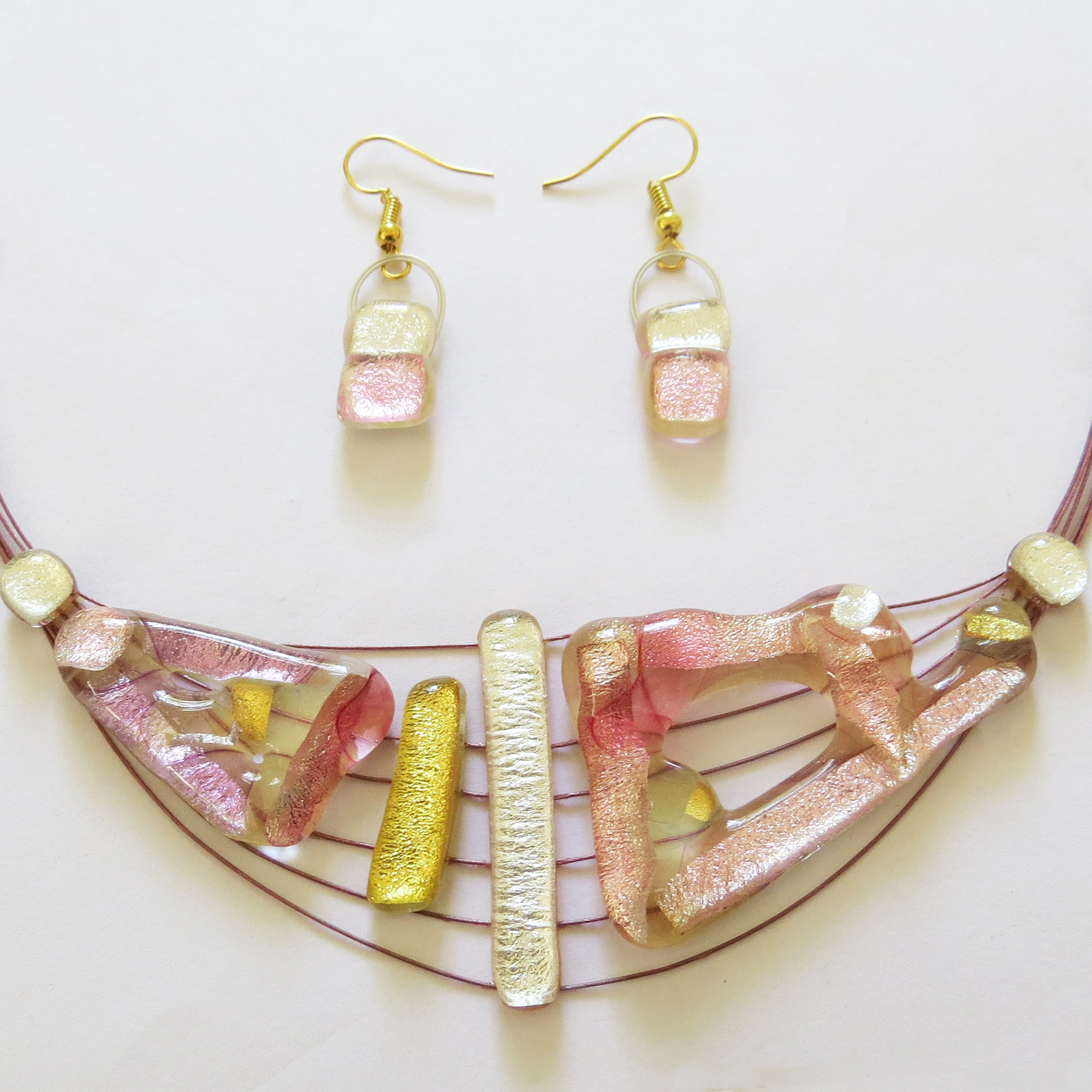 Pink Creation set (PS4ps a), single piece with earrings.
