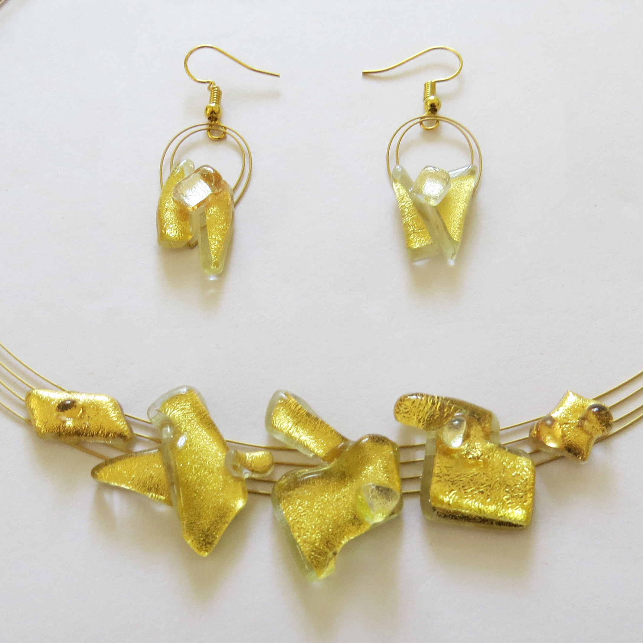 Elegant Gold Creation set (KS4B j), single piece with earrings.