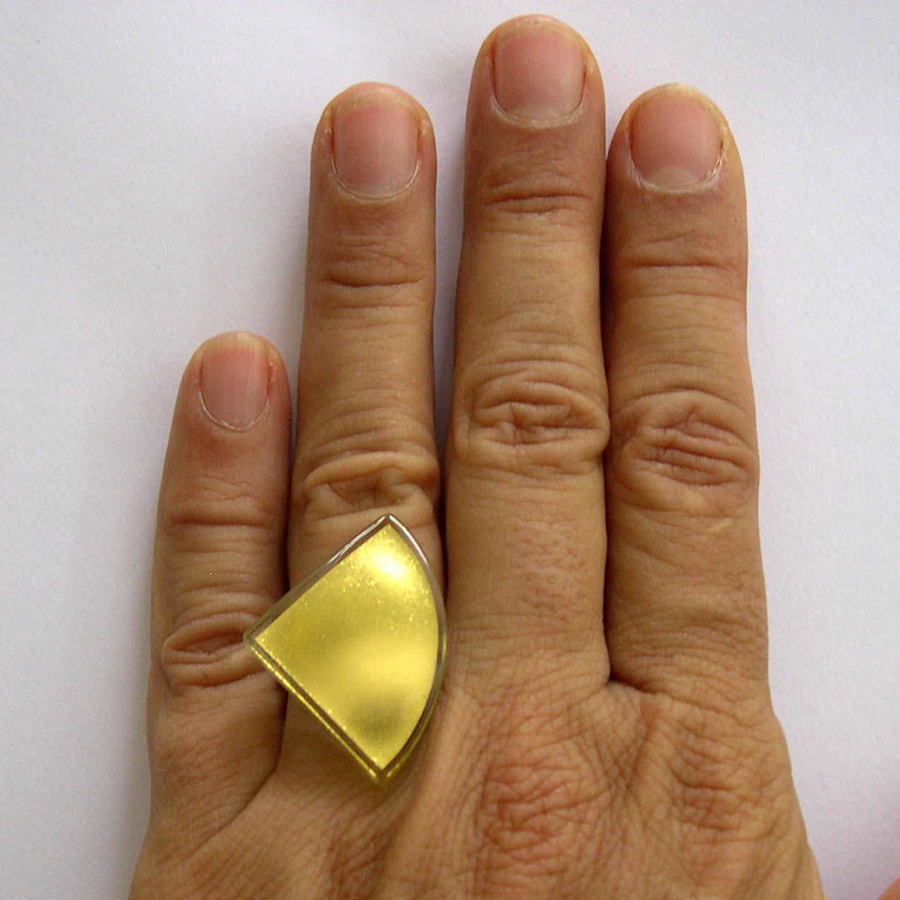 Quarter Circle ring, available in 2.2 cm (D2R), large 2.9 cm (D3R) or small 1.6 cm (D15R), all our rings have an adjustable fitting which can get adapted to every finger.
