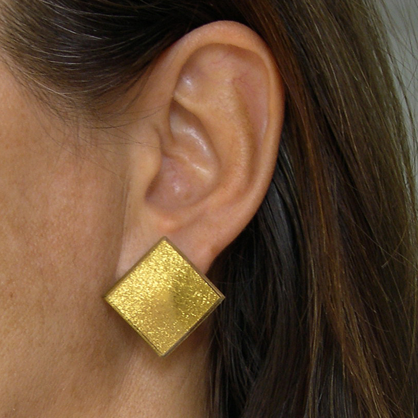 Square stud earrings 2.1 cm (R2ES), also available smaller in 1.5 cm (R15ES)