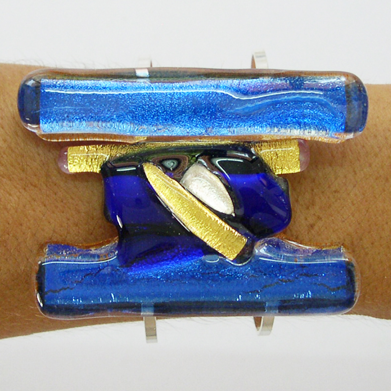 Blue Creation cuff bracelet 6.5 x 4.7 cm (P5A), single piece, on a sterling silver cuff which is adjustable to every arm.
