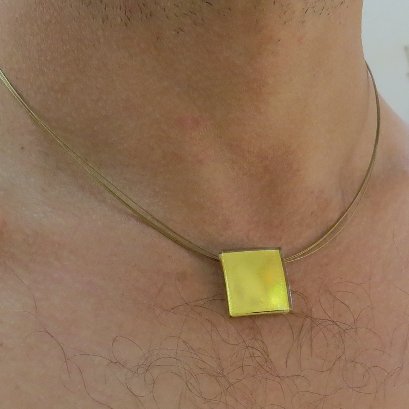 Square pendant (R2P), available in 2.1 cm, 2.5 cm, 3 cm or 4 cm