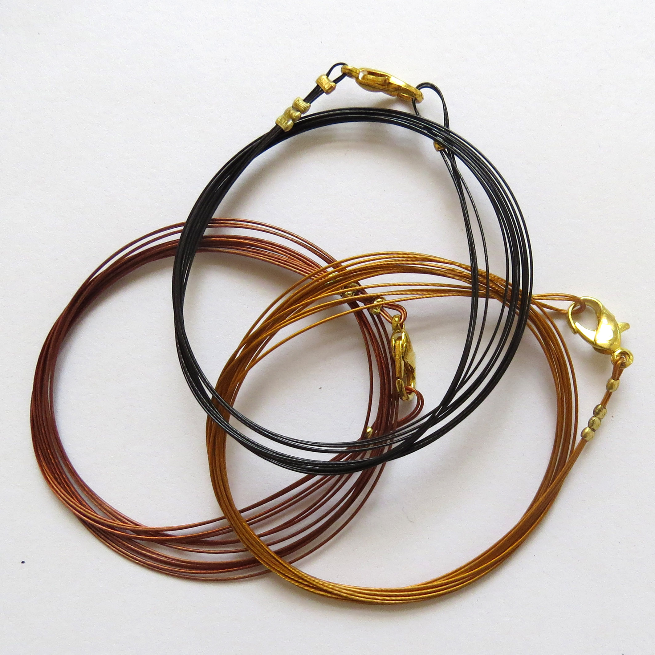 Classic 4 strands chain (Ci) made of colour wires: 3 more colours (dark brown, black, copper) are available in the sizes mentioned above.