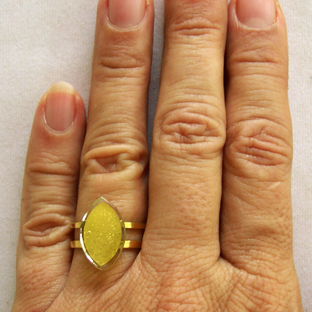 Oval ring (O2R) 1.8 x.0.9 cm