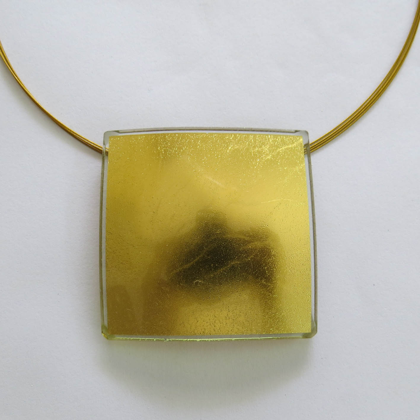 Square pendant (R4P), the chain needs to be ordered extra in the right size.