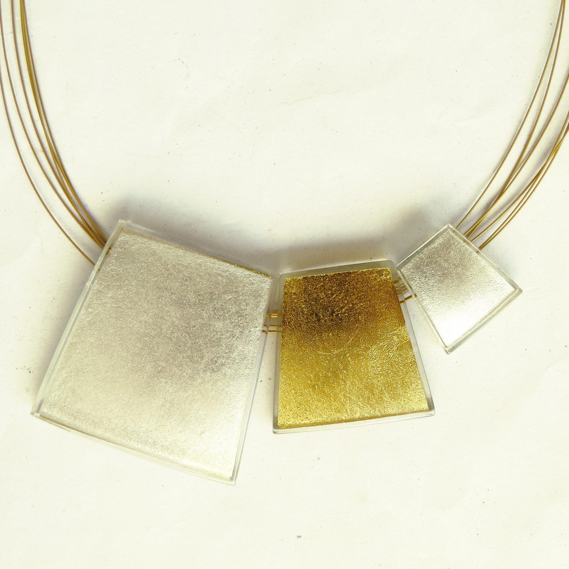 Trapezoid pendants in 4 cm, white gold (Z4Pw), 3 cm (Z3P), and 2 cm, white gold-in-glass (Z2Pw)