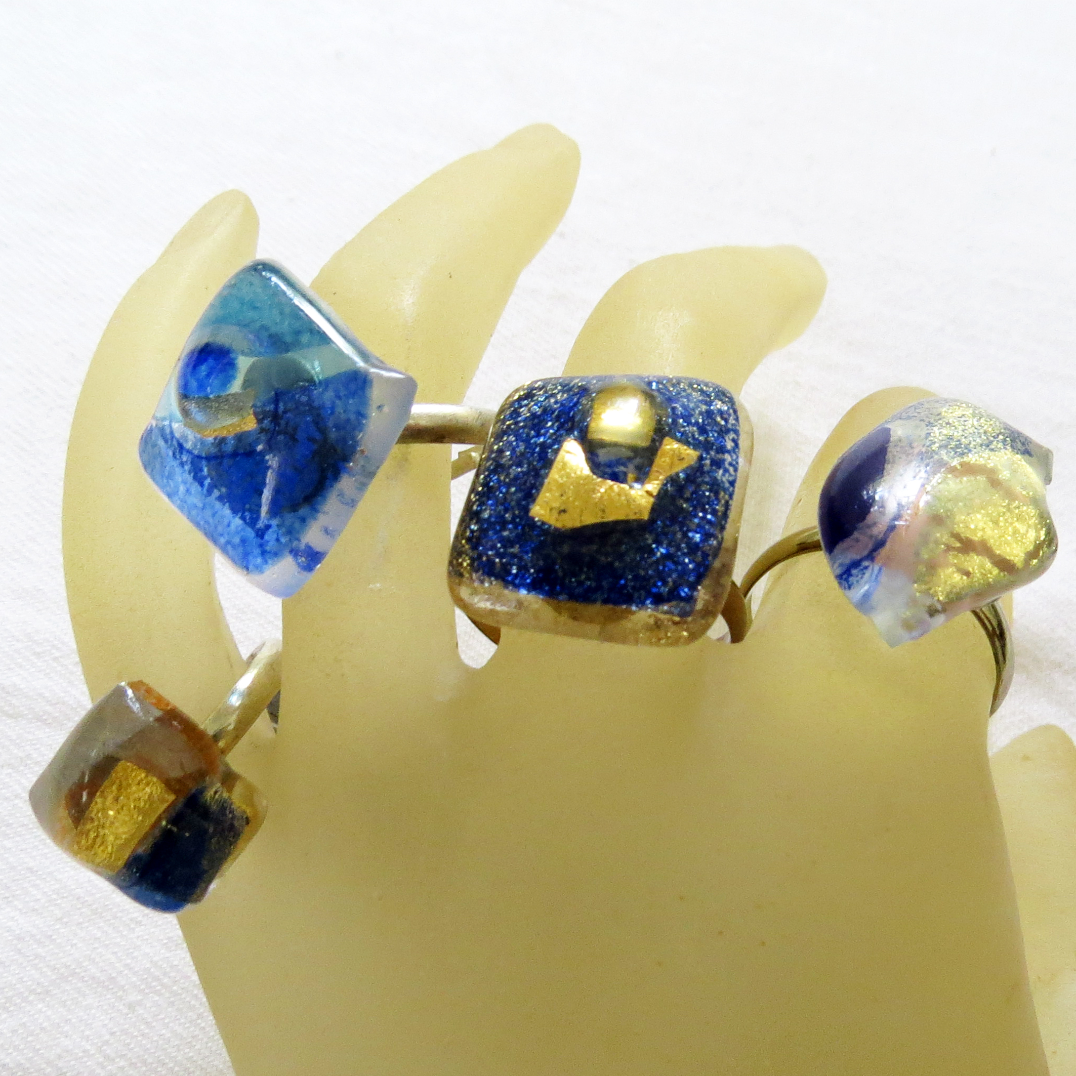 Blue Creation rings, single pieces (P4R), all our rings have an adjustable fitting which can get adapted to every finger.
