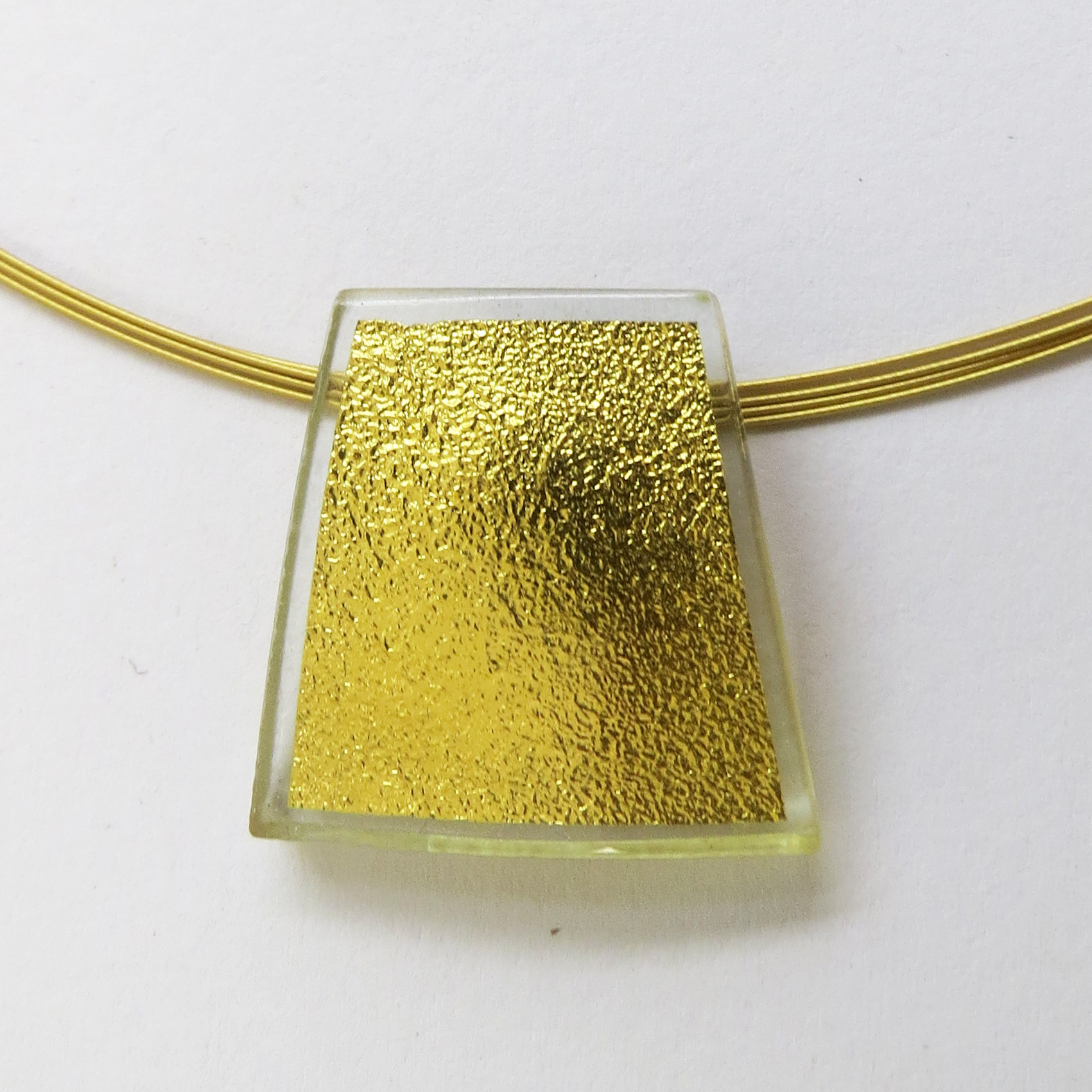 Trapezoid pendant in 2.1 cm, gold-in-glass (Z2P)