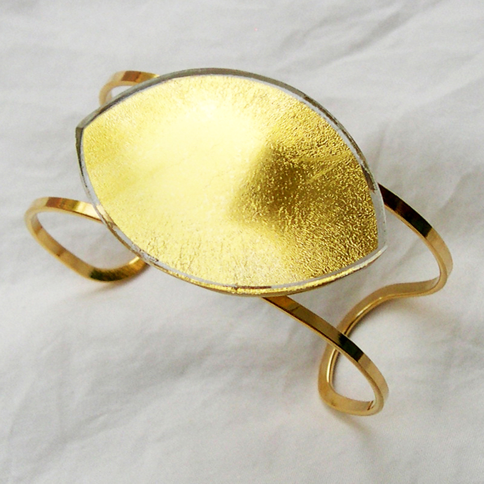 Oval bracelet (O5A) 4.7 x 2.6 cm