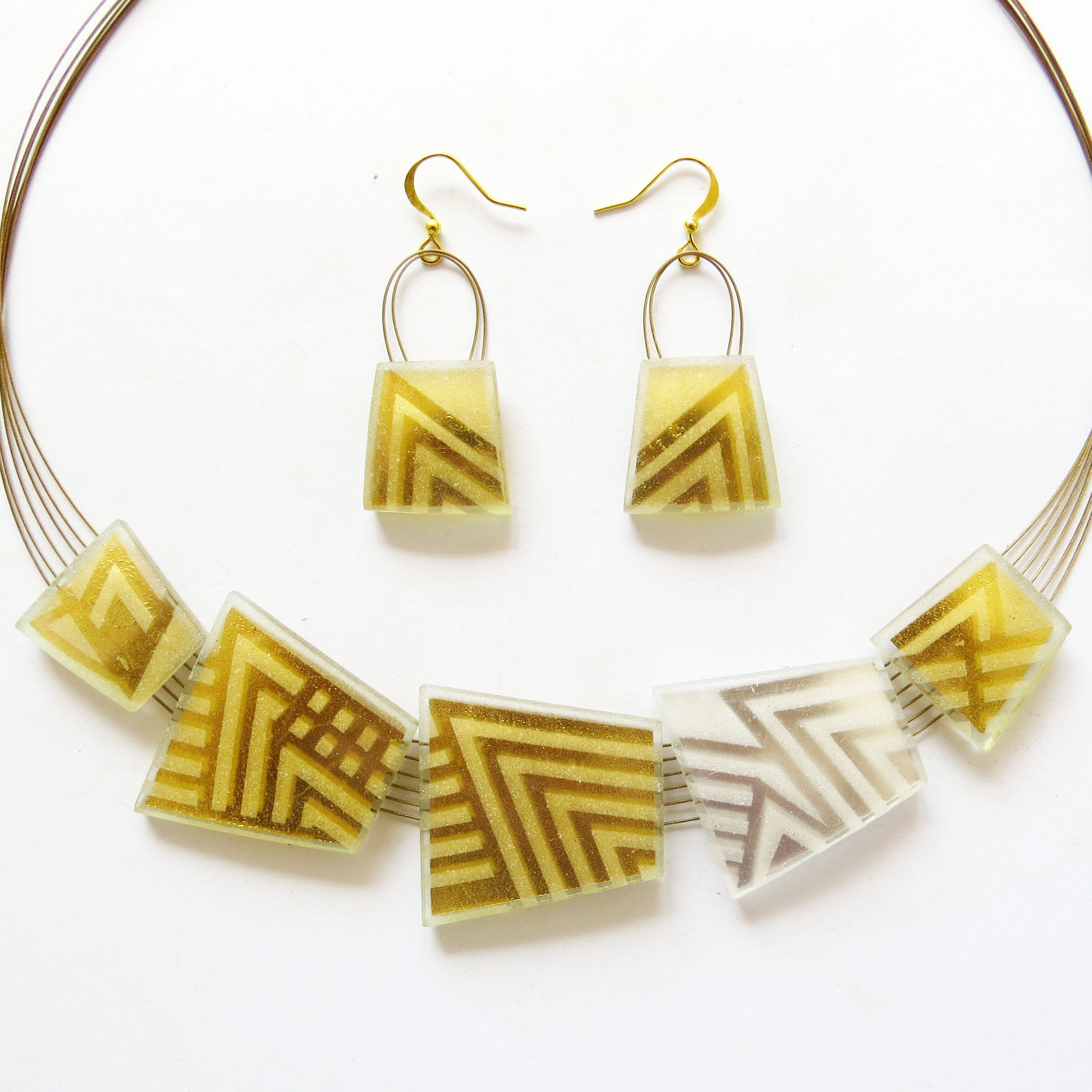 Stunning trapezoid set (ZN5m) in gold and silver-in-glass, sandblasted single piece coming with 2 cm earrings
